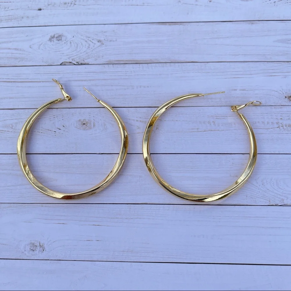 NEW 18K Gold Plated Chunky Big Circle Drop Hoop Earrings 2 1/4” - Picture 8 of 14